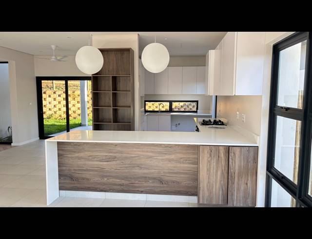 3 BEDROOM TOWNHOUSE FOR SALE IN PALM LAKES ESTATE